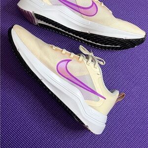 Nike Women's Size 9.5 Guava Ice Rush Fuchsia Pure Platinu